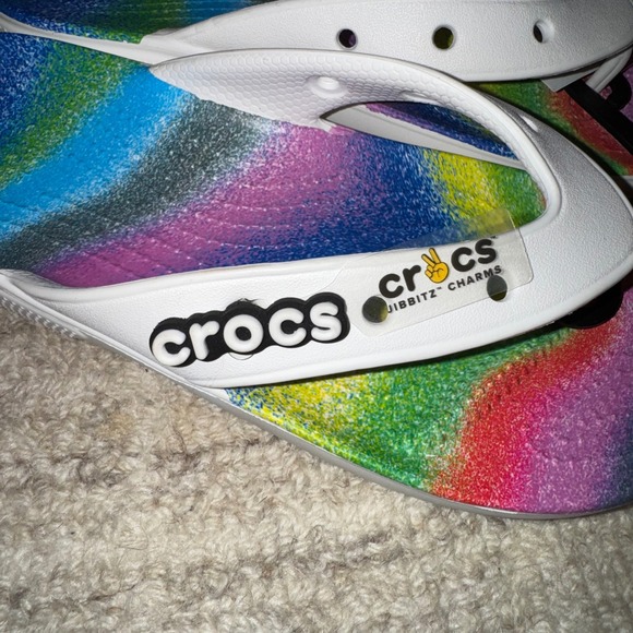 NEW Unisex Crocs Flip Flop Sandal White Rainbow Tie Dye Colorful M7/W8 - Picture 2 of 3